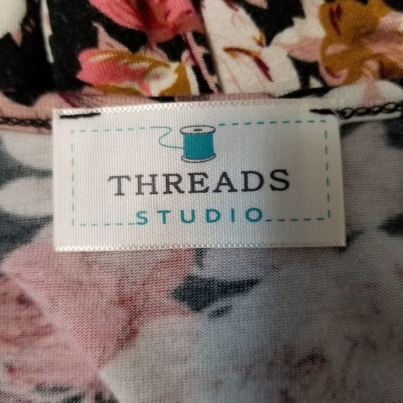 Threads Studio Top Floral Patterned Size Large - Picture 7 of 8